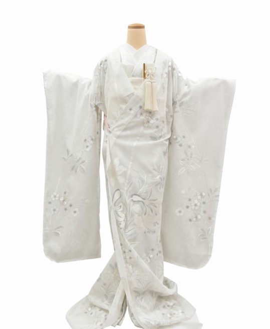 結婚式の色打掛・花嫁用着物|白のオーガンジー地に百合の刺繍｜着物 